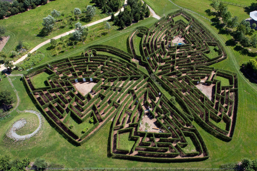 correze jardin colette labyrinthe